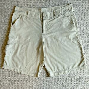Columbia Performance Shorts in Khaki Tan